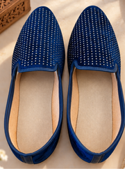 Royal Blue Embellished Velvet Juttis